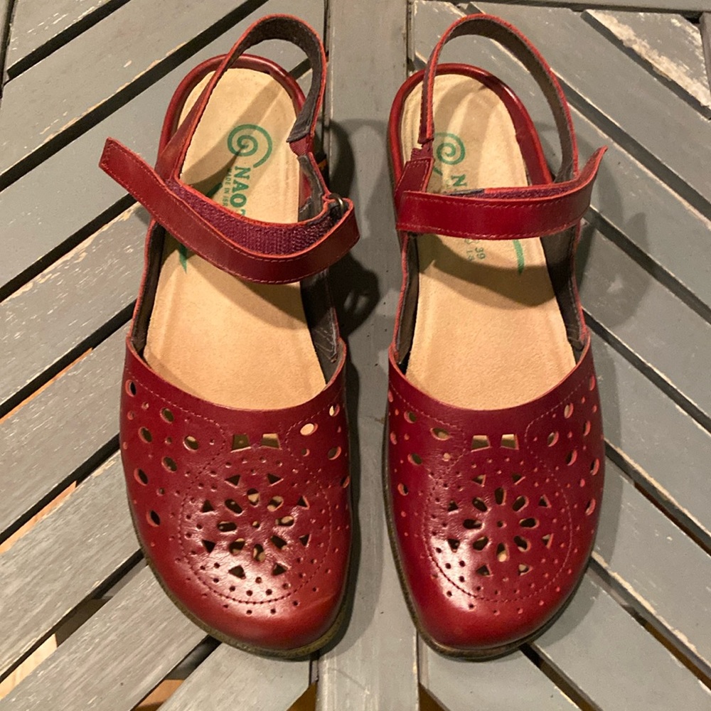 Naot women’s sandals size 39